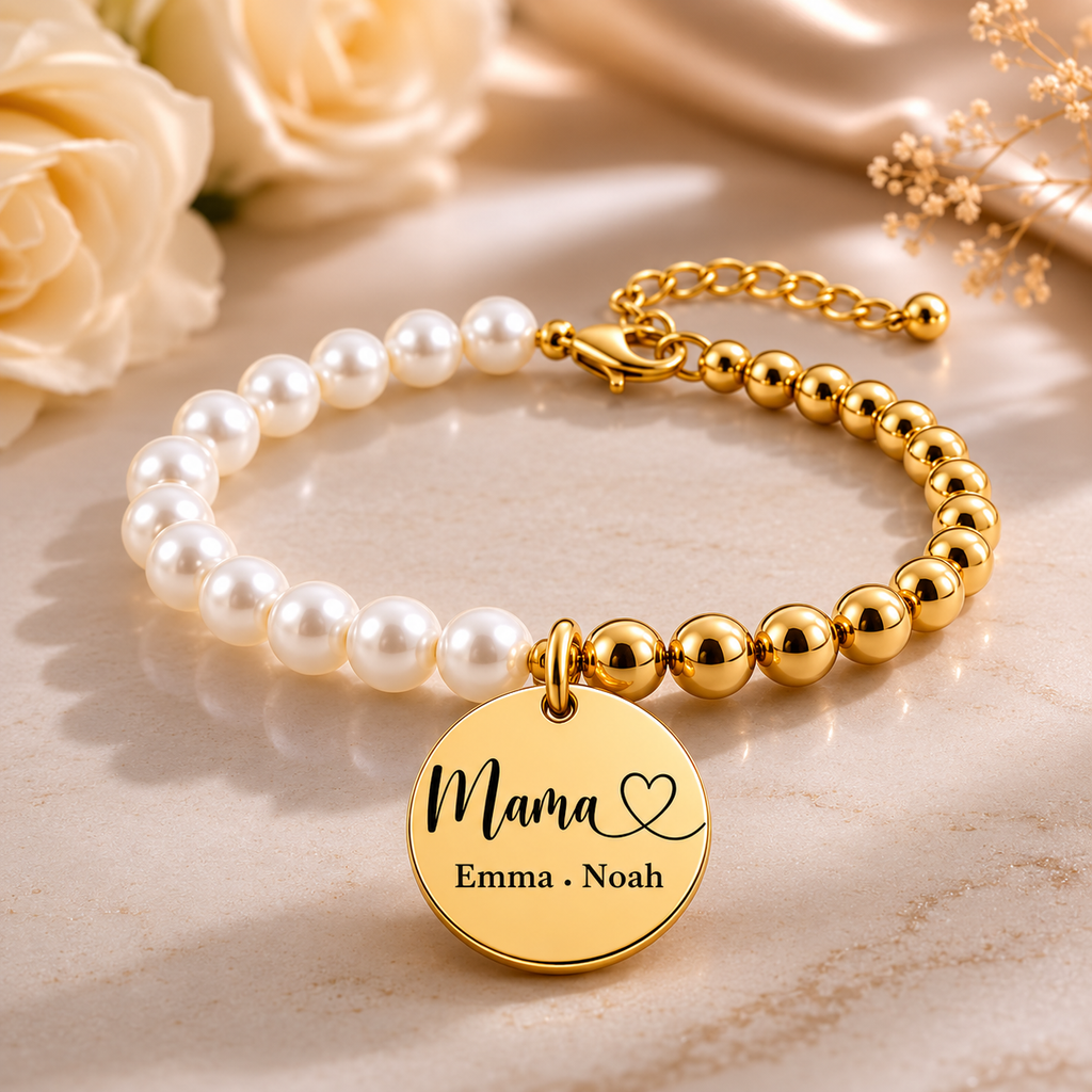 Personalisiertes Perlenarmband für Mama mit goldenem Gravur-Anhänger – Geschenk zum Muttertag