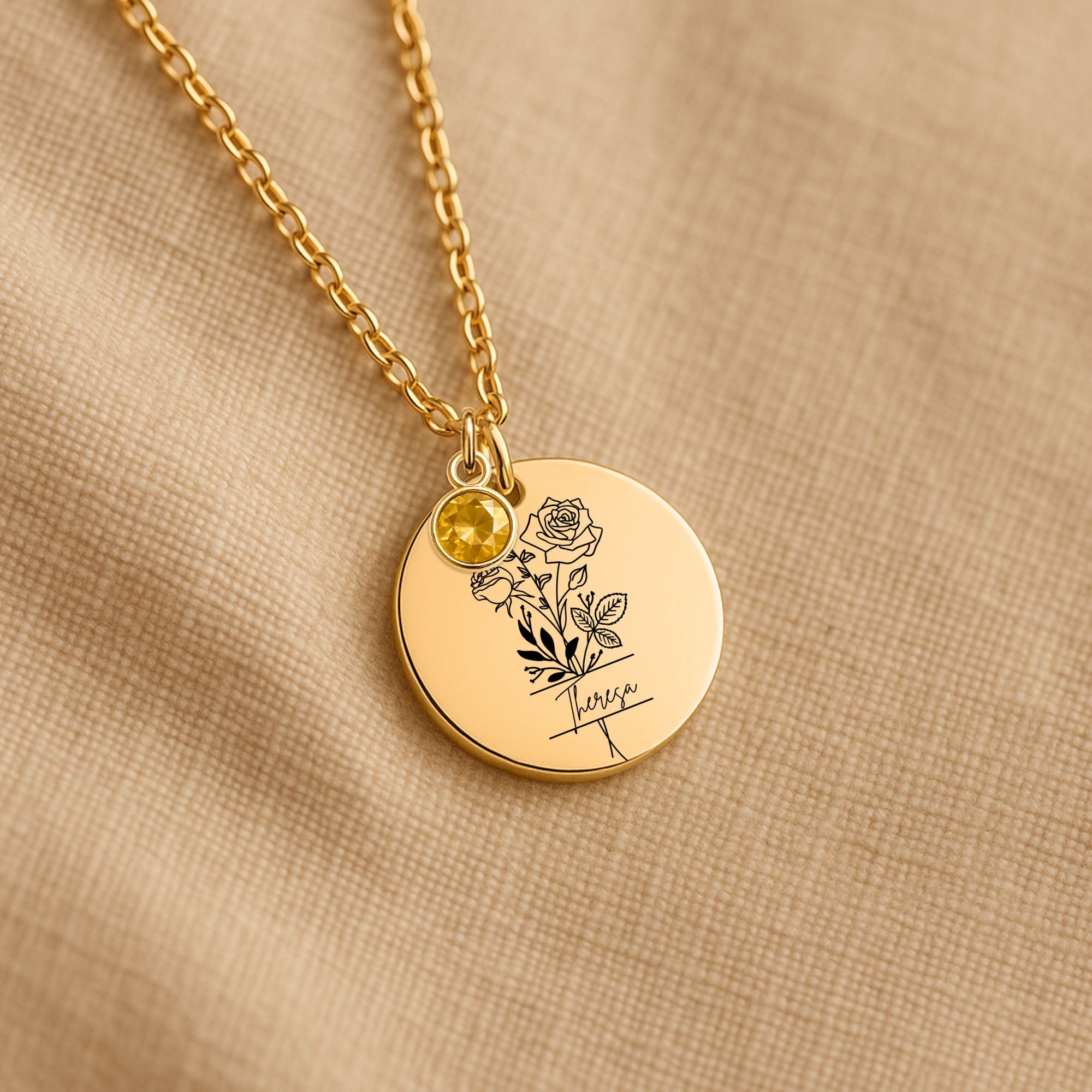 Nahaufnahme personalisierte Geburtsstein Kette mit Rose und gelbem Geburtsstein – Goldkette mit Name Theresa