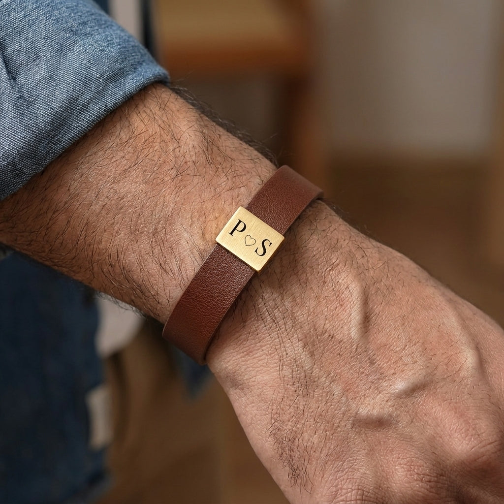 Lifestyle Foto Lederarmband Freund – Männerschmuck mit Gravur
